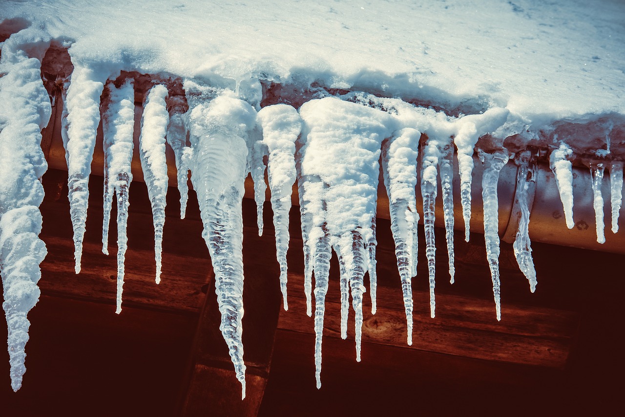 icicle  roof  water free photo