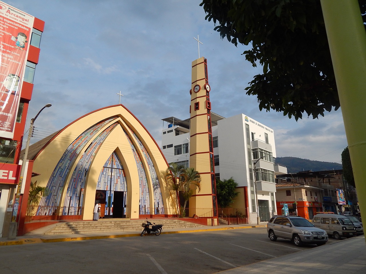 iglesia jaén cajamarca free photo