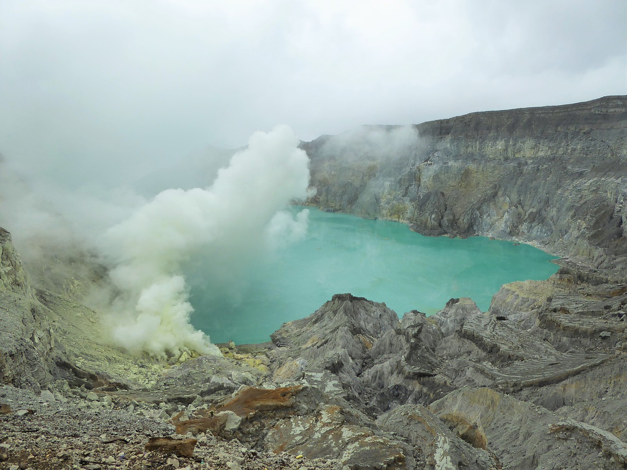 ijen sulphur volcano free photo