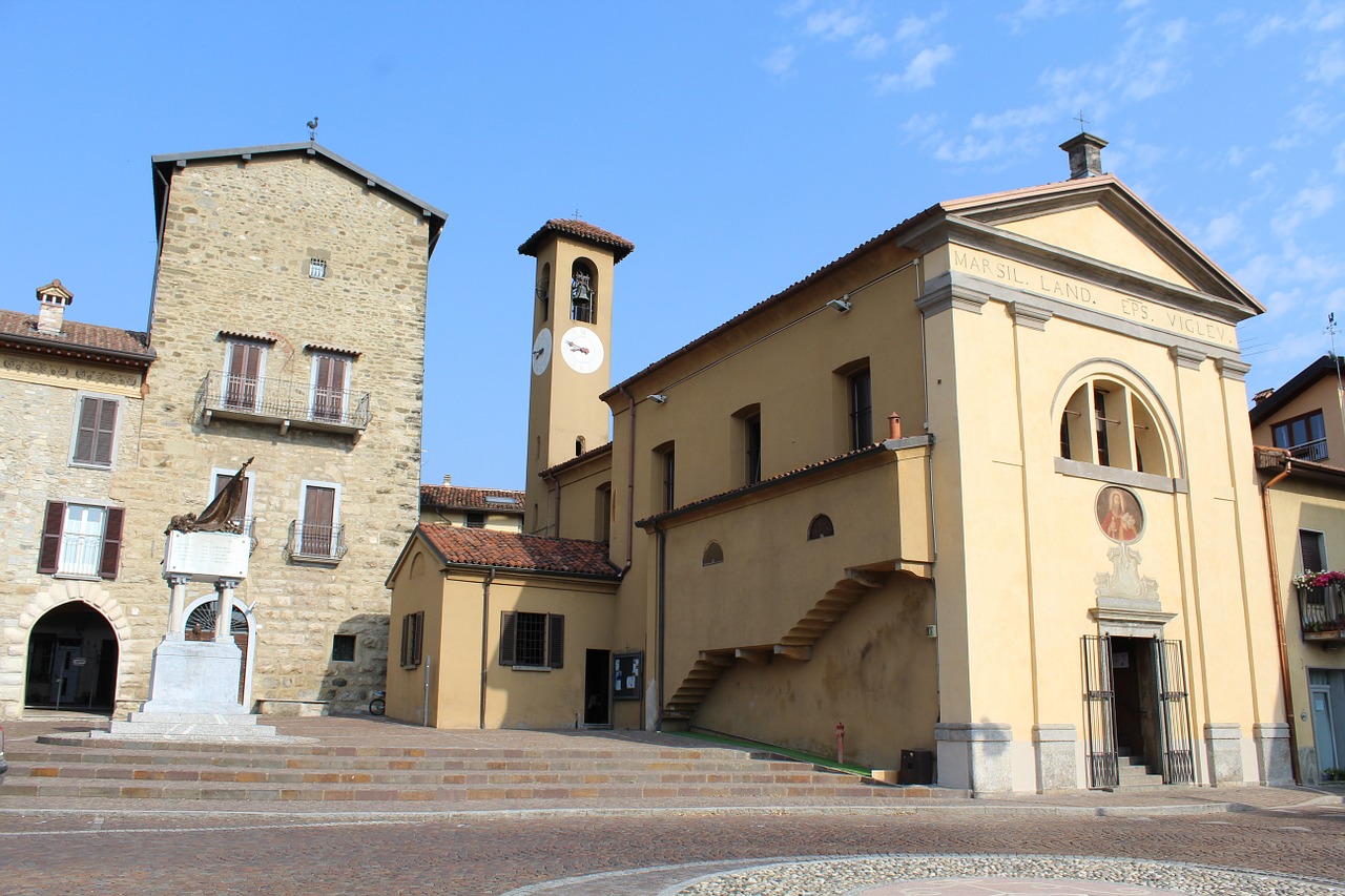 imbersago square imbersago church imbersago free photo