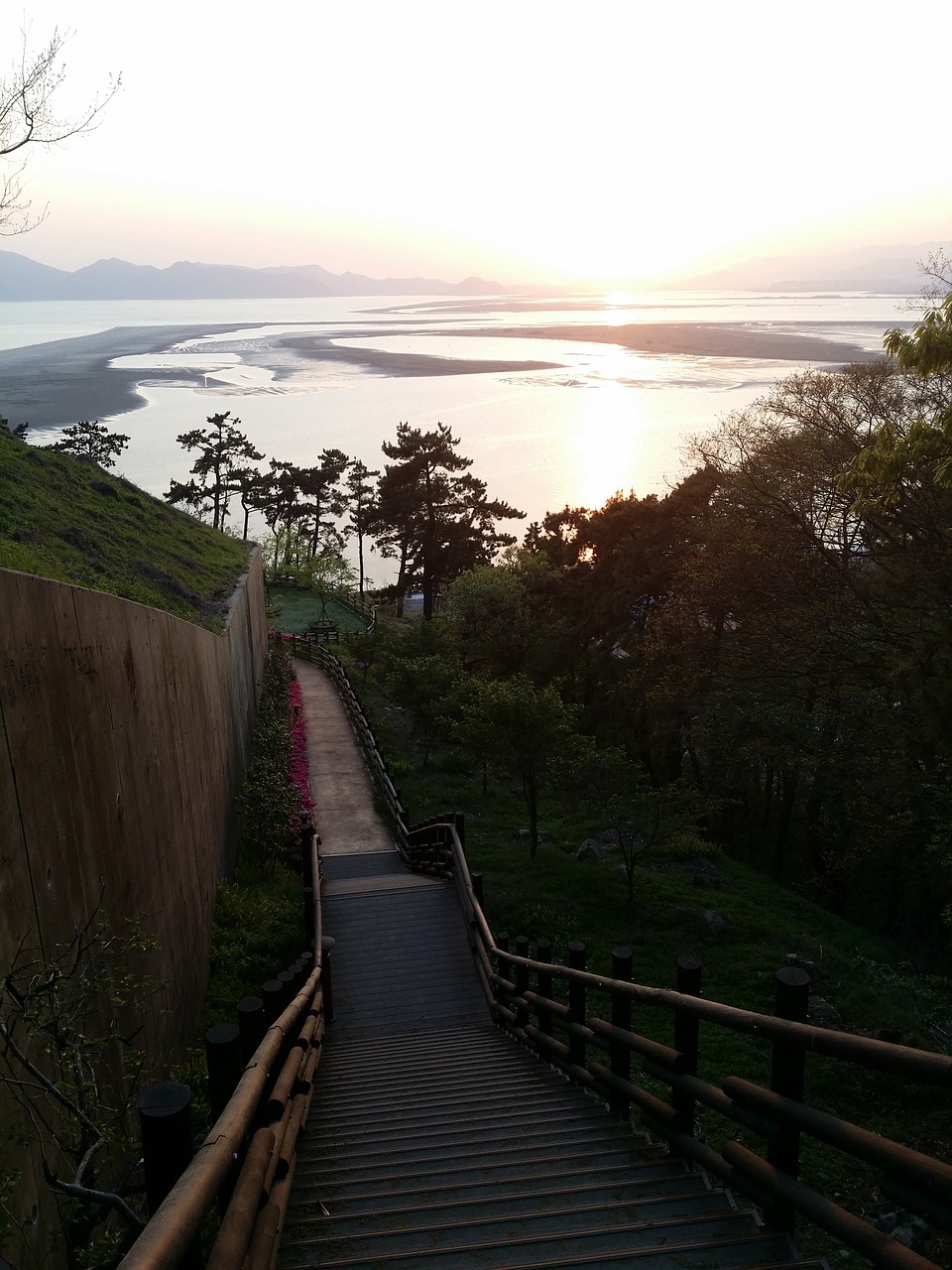 da cannon emeishan observatory in the evening stairs free photo