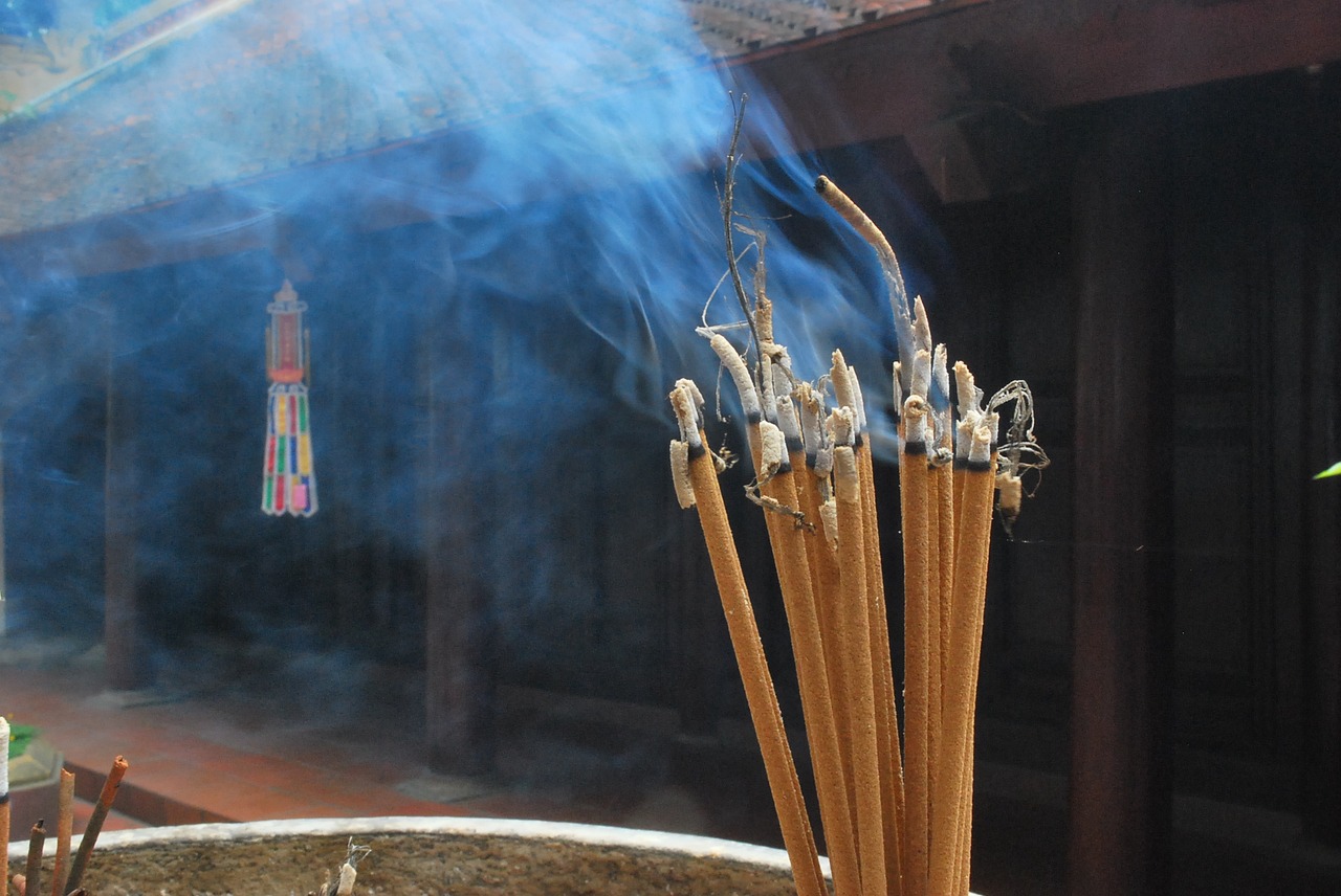 incense  incense sticks  prayers free photo
