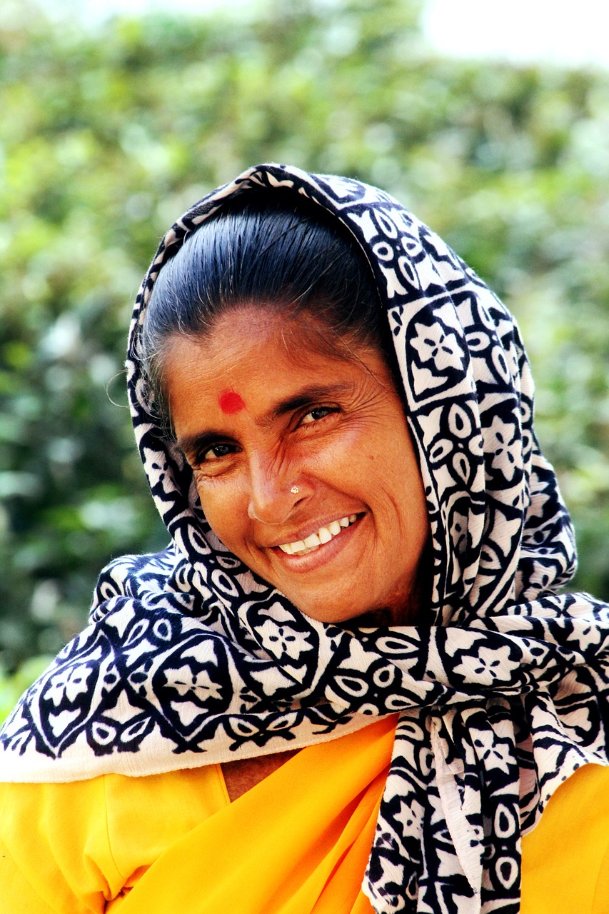 india madam smile free photo