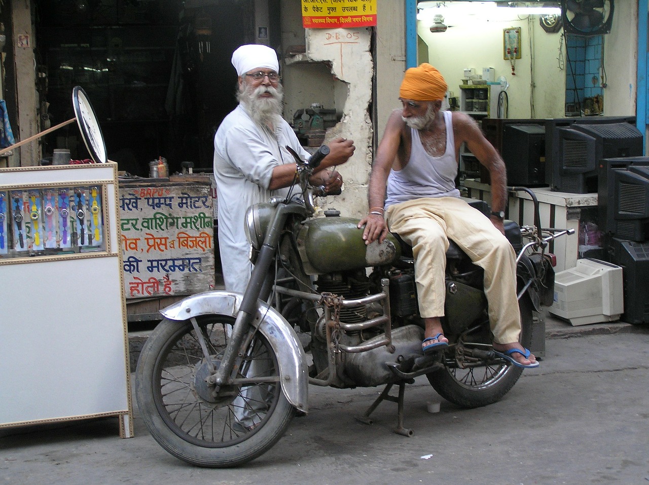 india delhi man on motcycle free photo