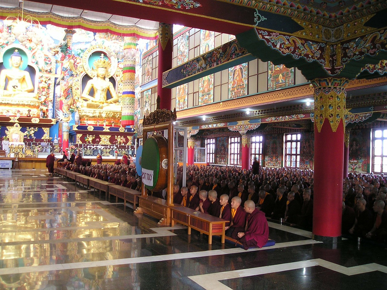 india,tibetan,temple,monastery,monks,pray,prayer,singing,free pictures, free photos, free images, royalty free, free illustrations, public domain