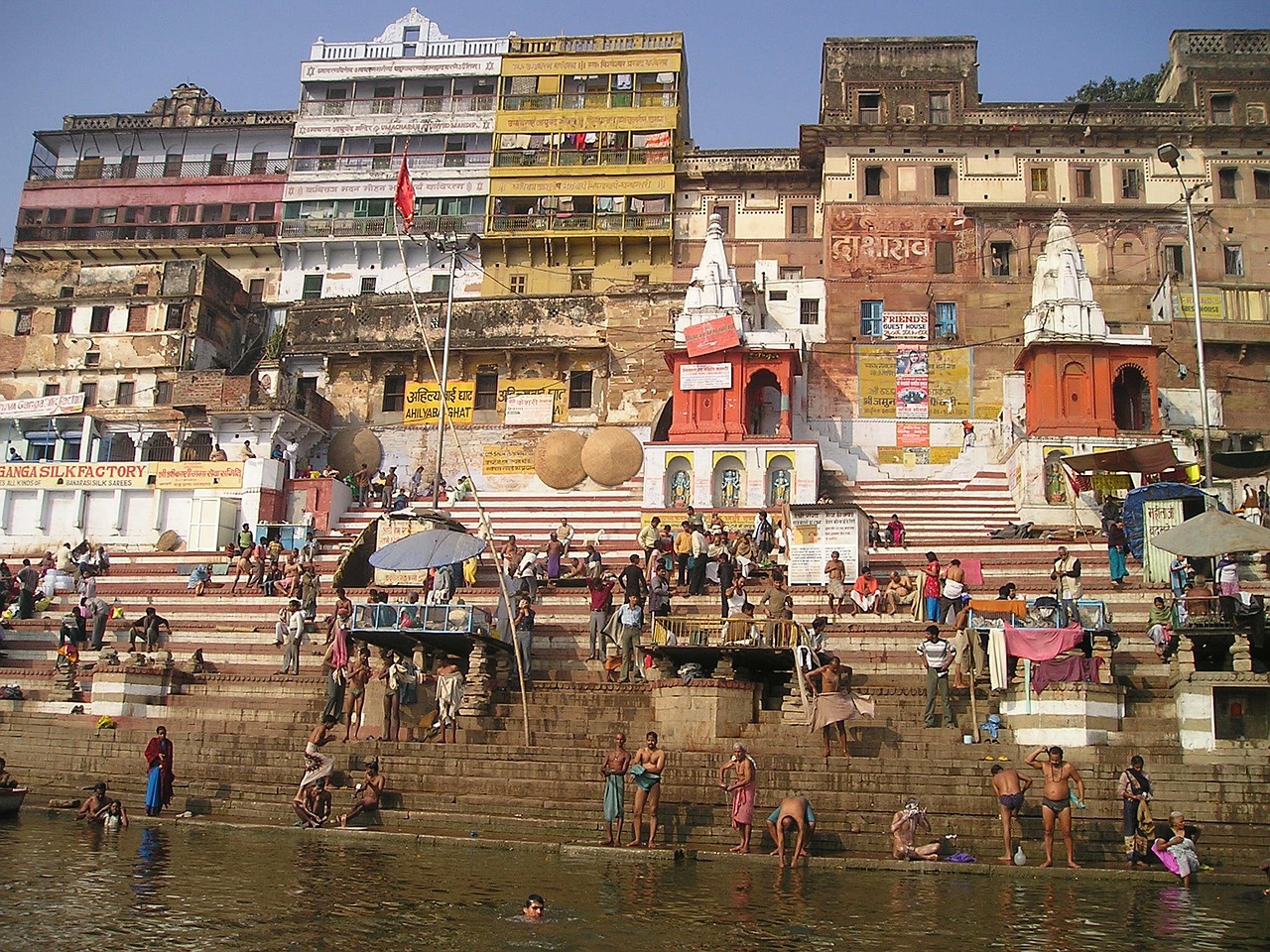 india,ganges,holy,river,laundry,wash,swim,free pictures, free photos, free images, royalty free, free illustrations, public domain
