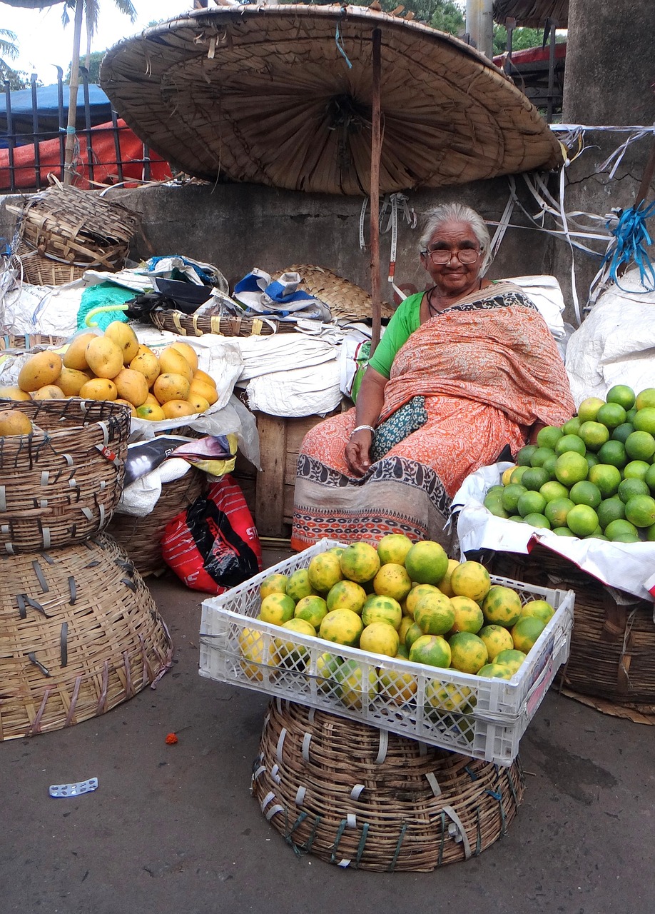 india woman market free photo