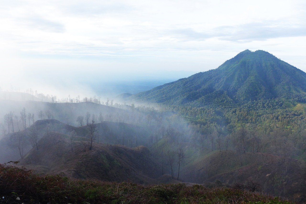 indonesia  ijen  fog free photo