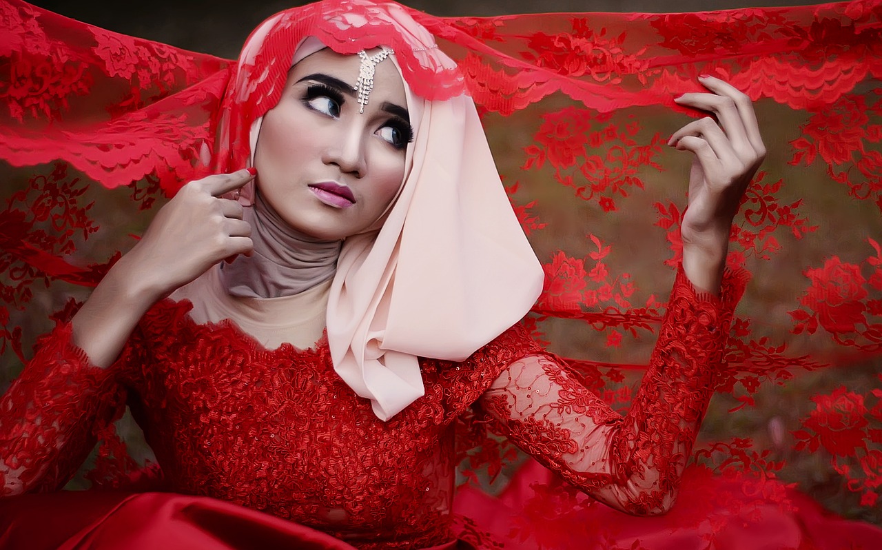 indonesian red women free photo