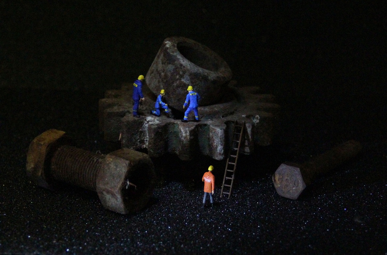 industry mechanics miniature figures free photo