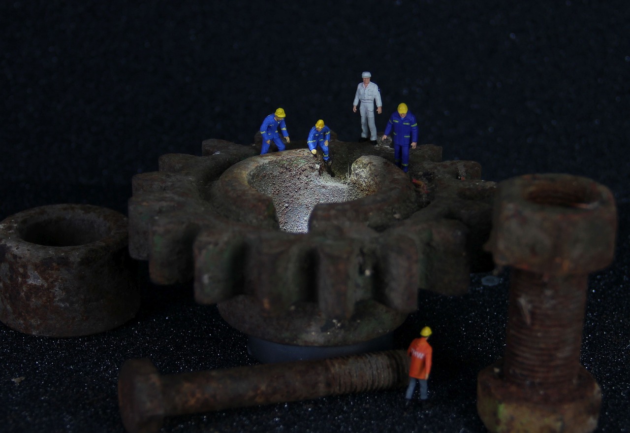 industry mechanics miniature figures free photo