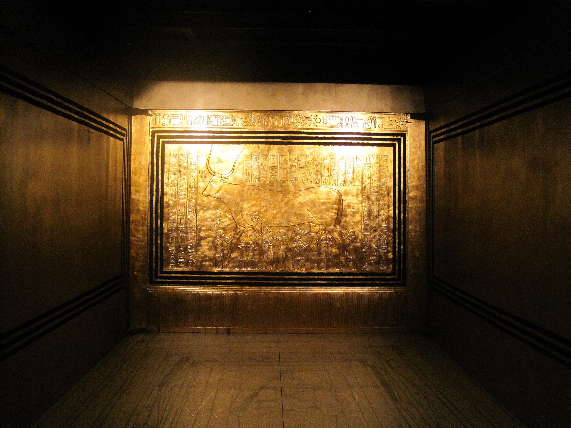 tutankhamun shrine interior free photo
