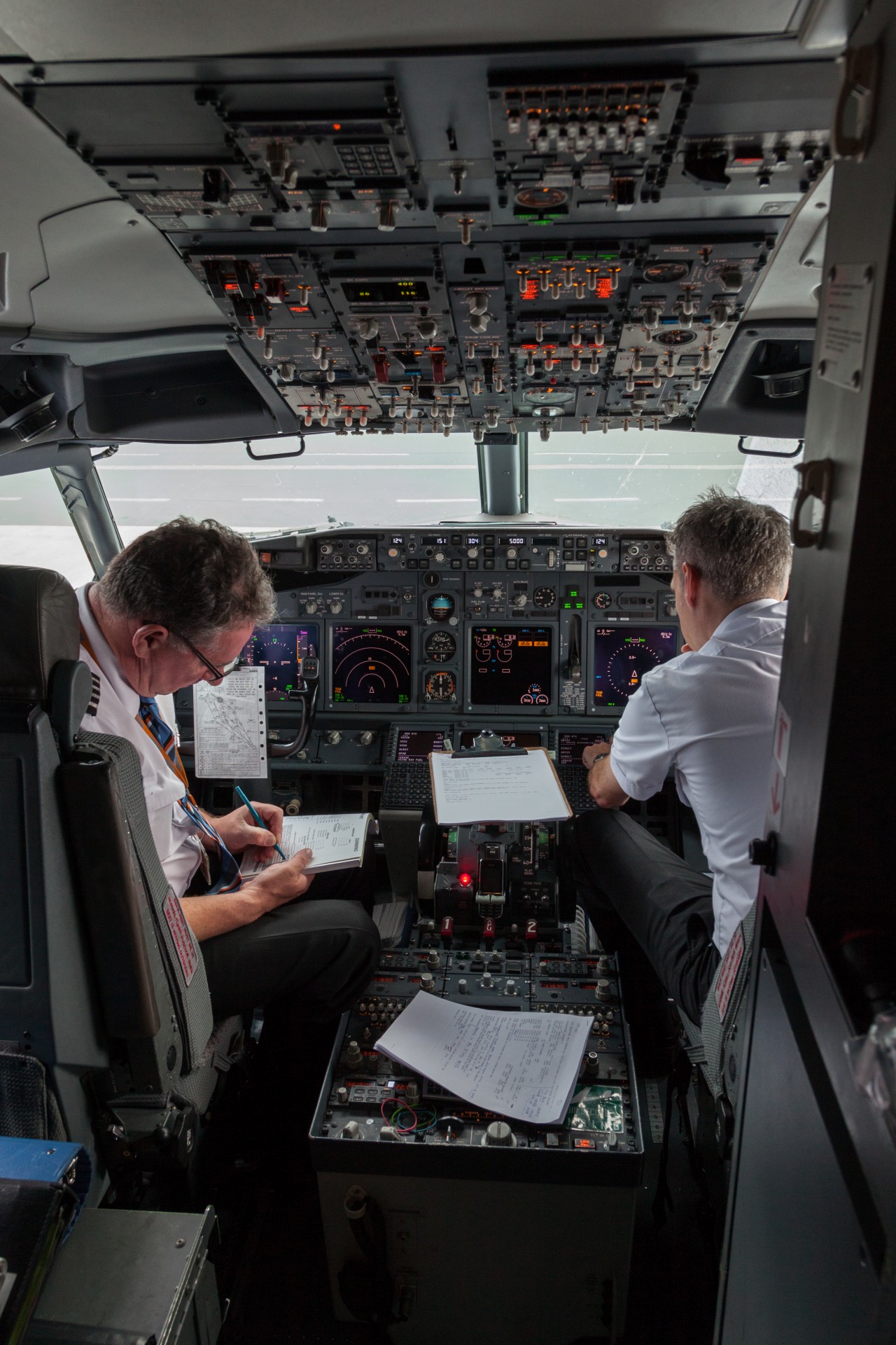 pilot cockpit airplane free photo
