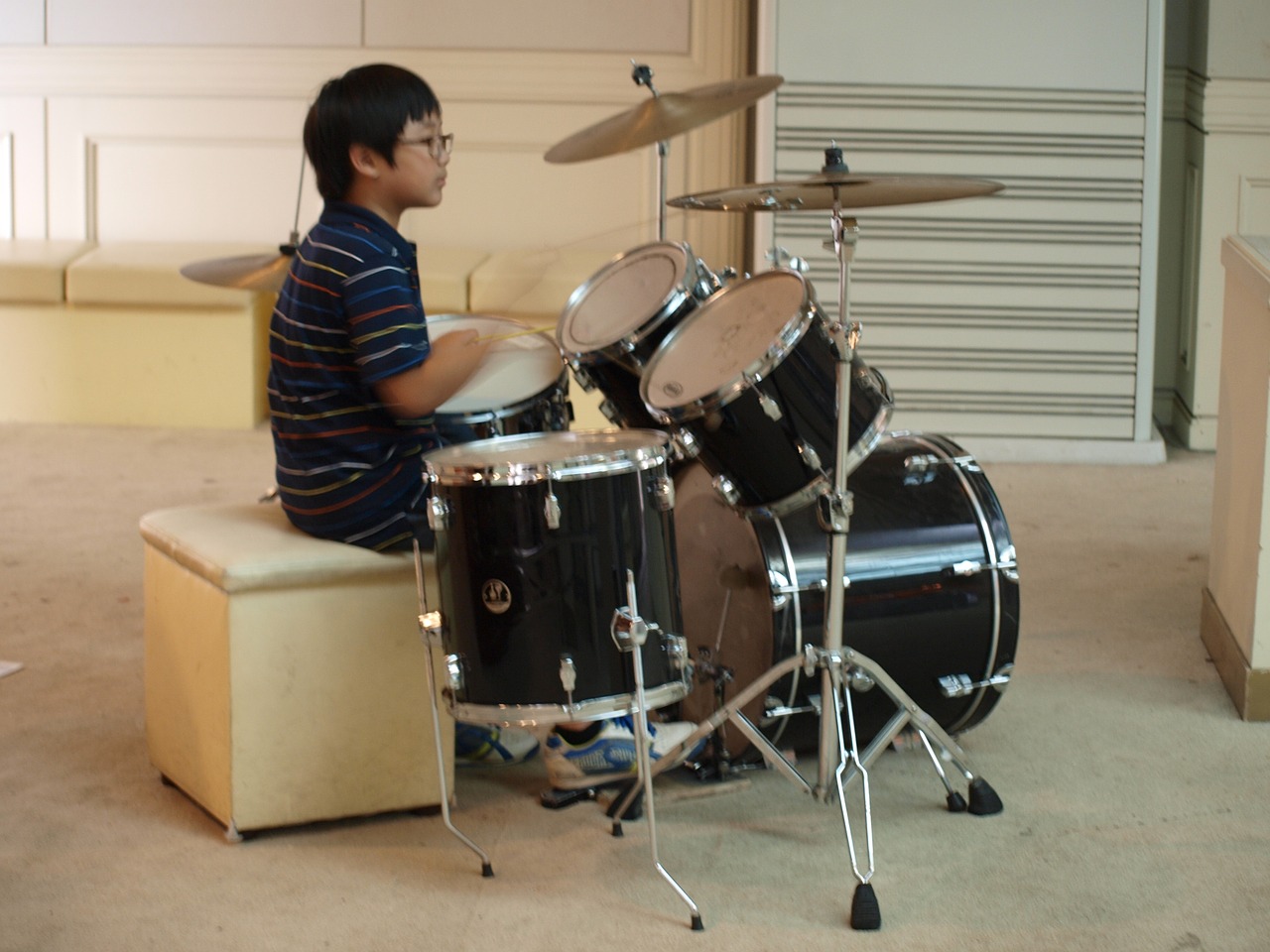 instrument drum drum playing free photo