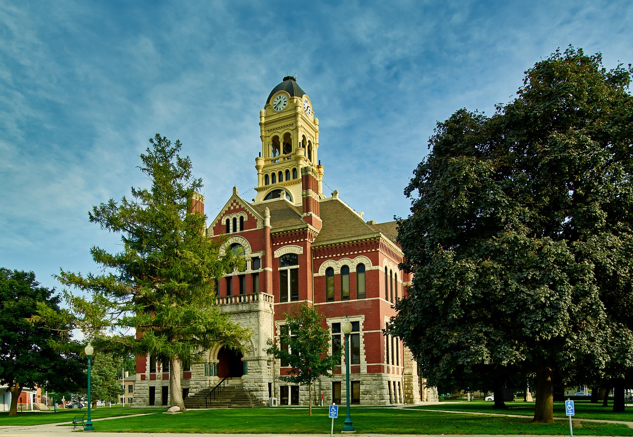 iowa  courthouse  building free photo