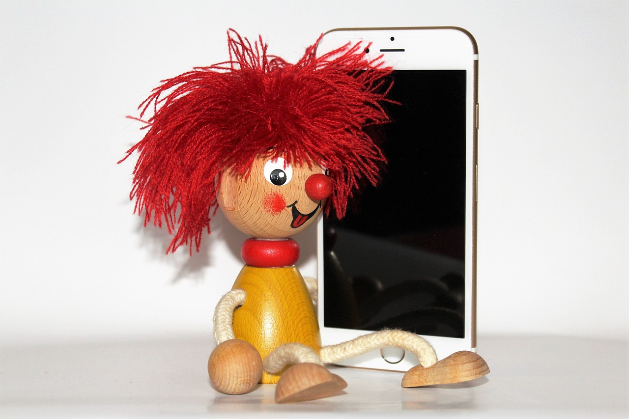 iphone pumuckl holzfigur free photo