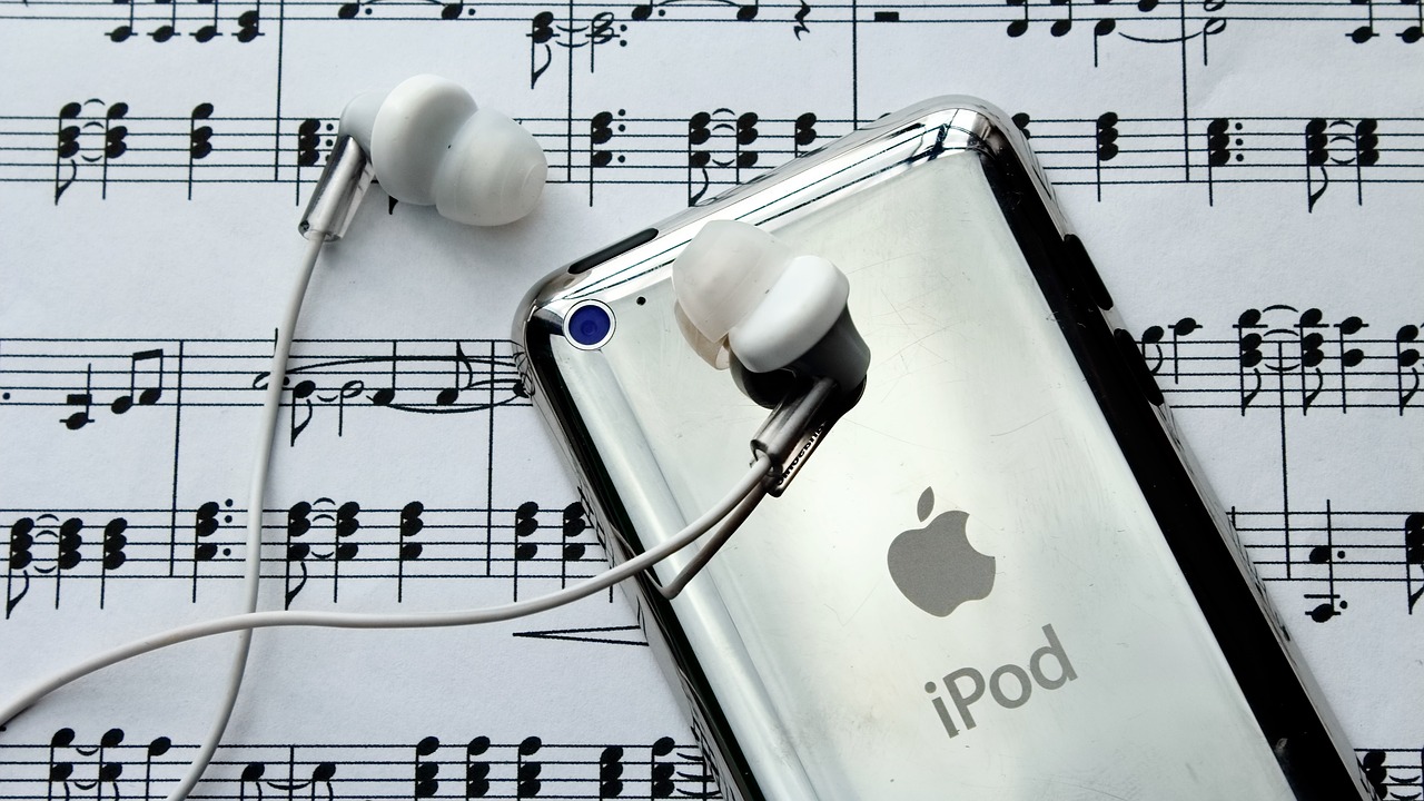 ipod headphones music free photo
