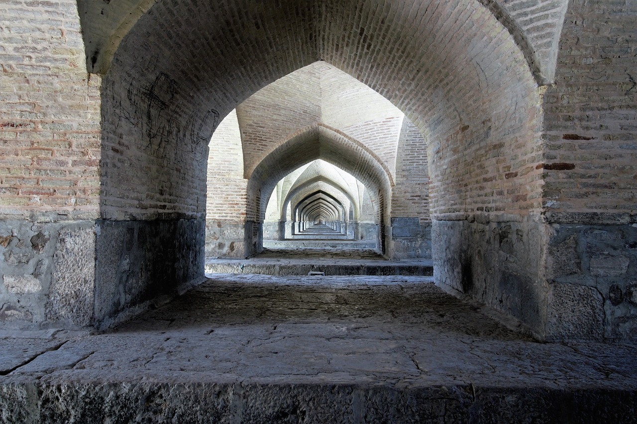 iran isfahan si-o-seh pol bridge free photo