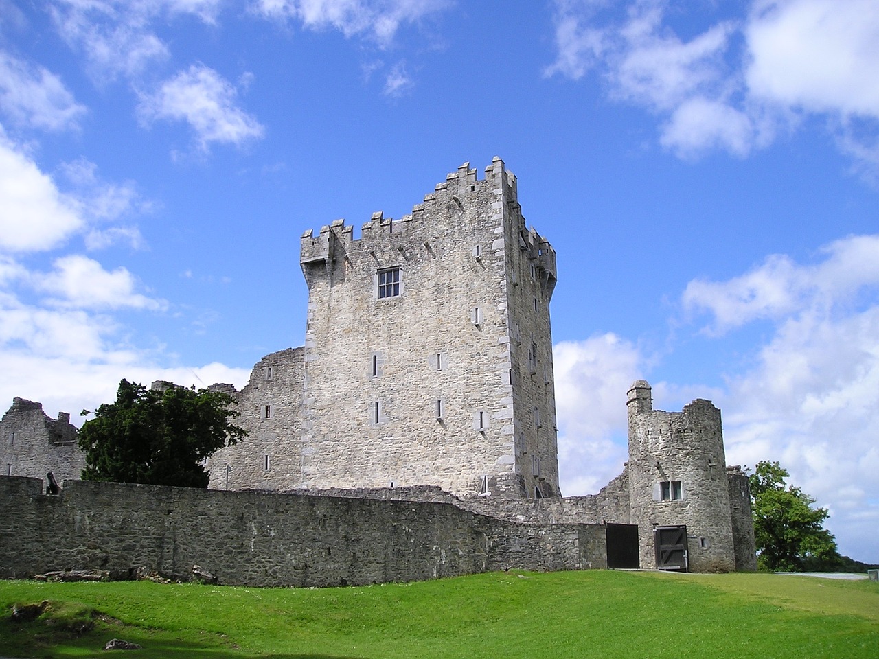 killarney ross castle relic free photo