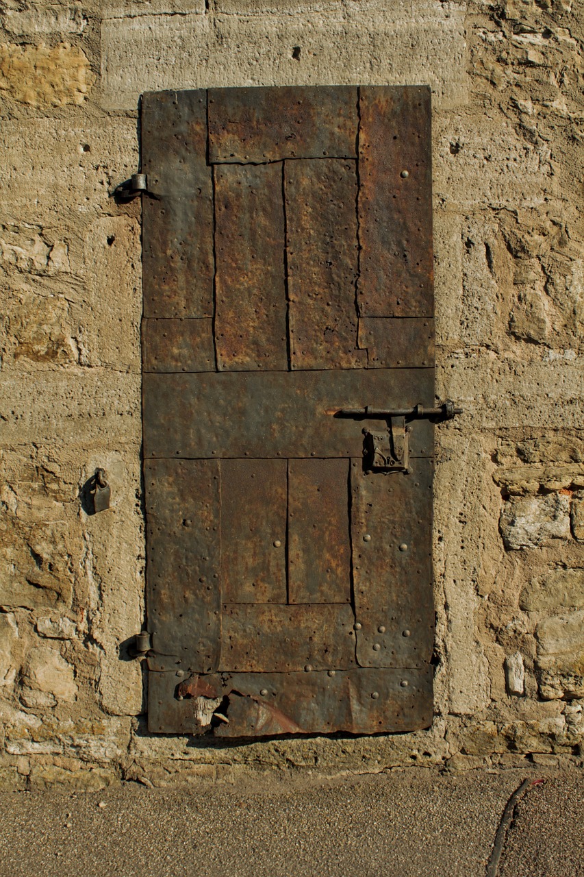 iron door input ancient times free photo