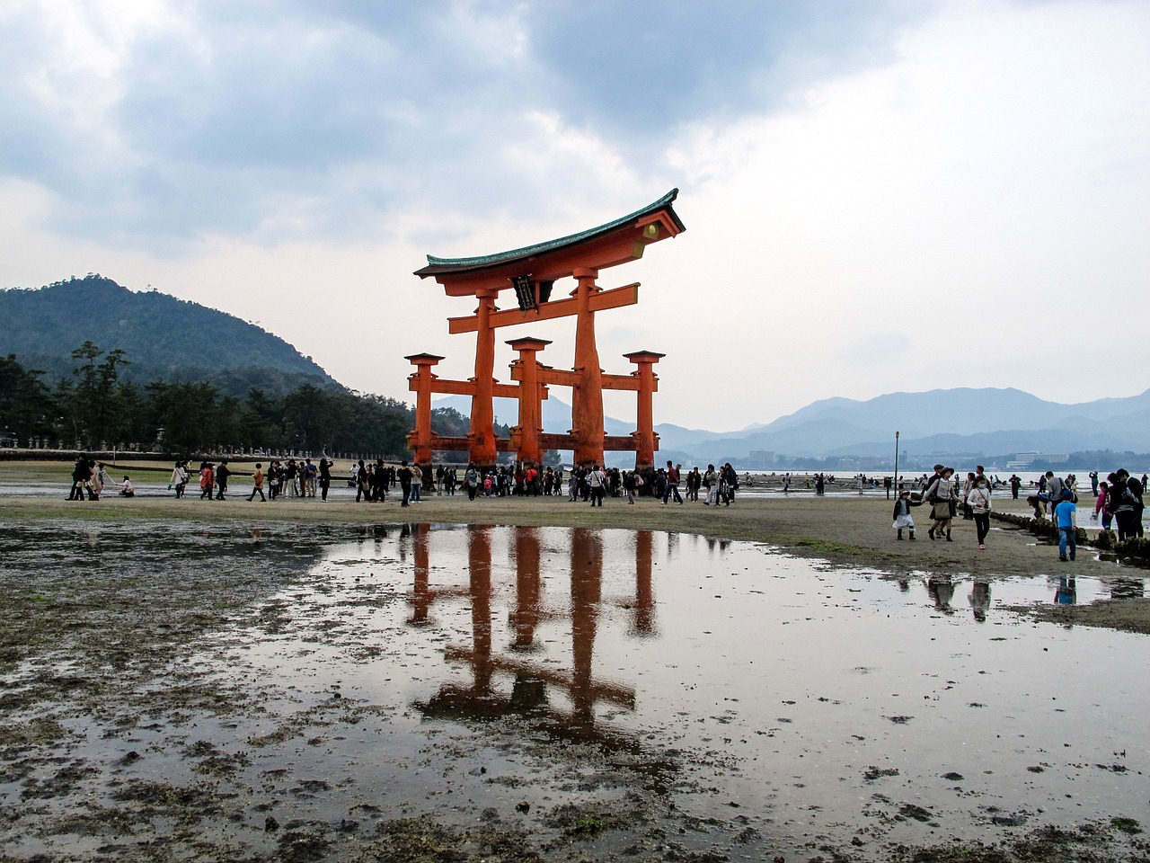 巖 island shrine itsukushima shinto shrine free photo