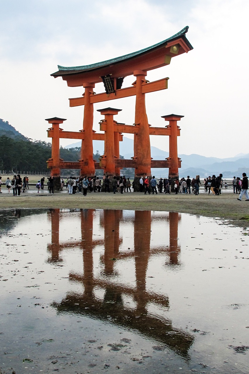 巖 island shrine itsukushima shinto shrine free photo