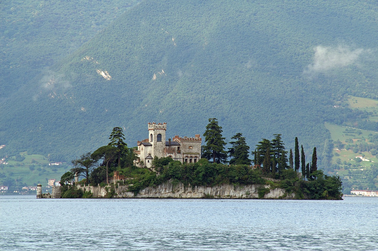 island in the middle iseo free photo