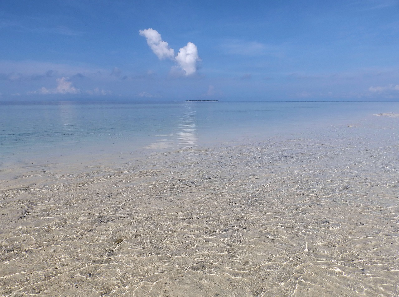 island  shallow water  beach free photo