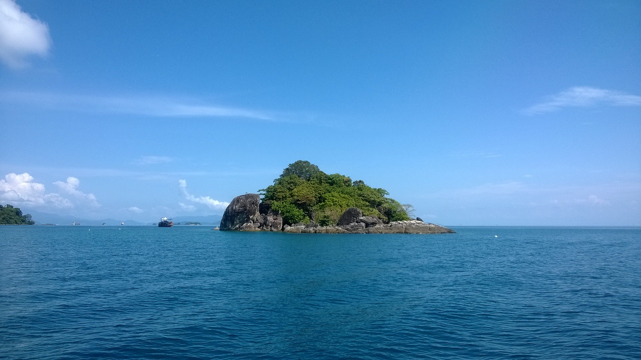 island sunny day gulf of thailand free photo