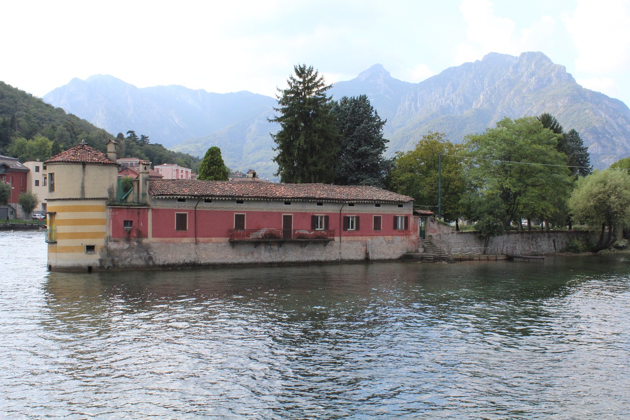 island visconti island lake como free photo