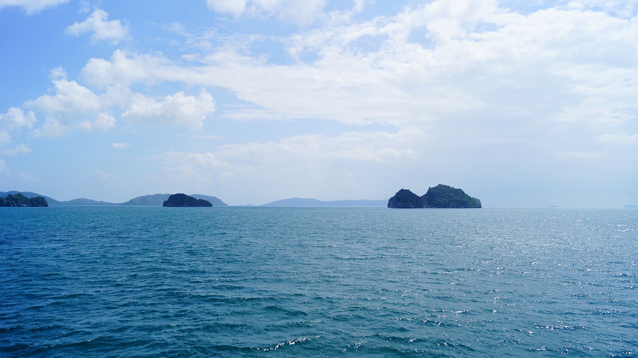 islands from the south of samui the sea and stroki free photo