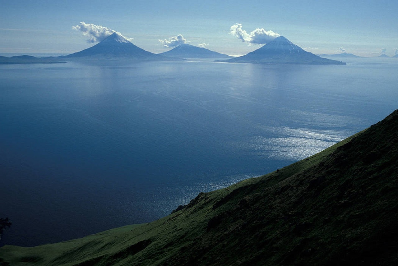 islands chain mountains free photo