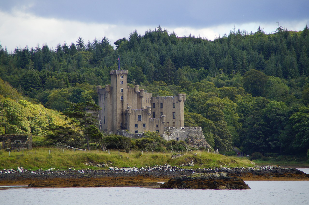 isle of skye  skye  castle free photo