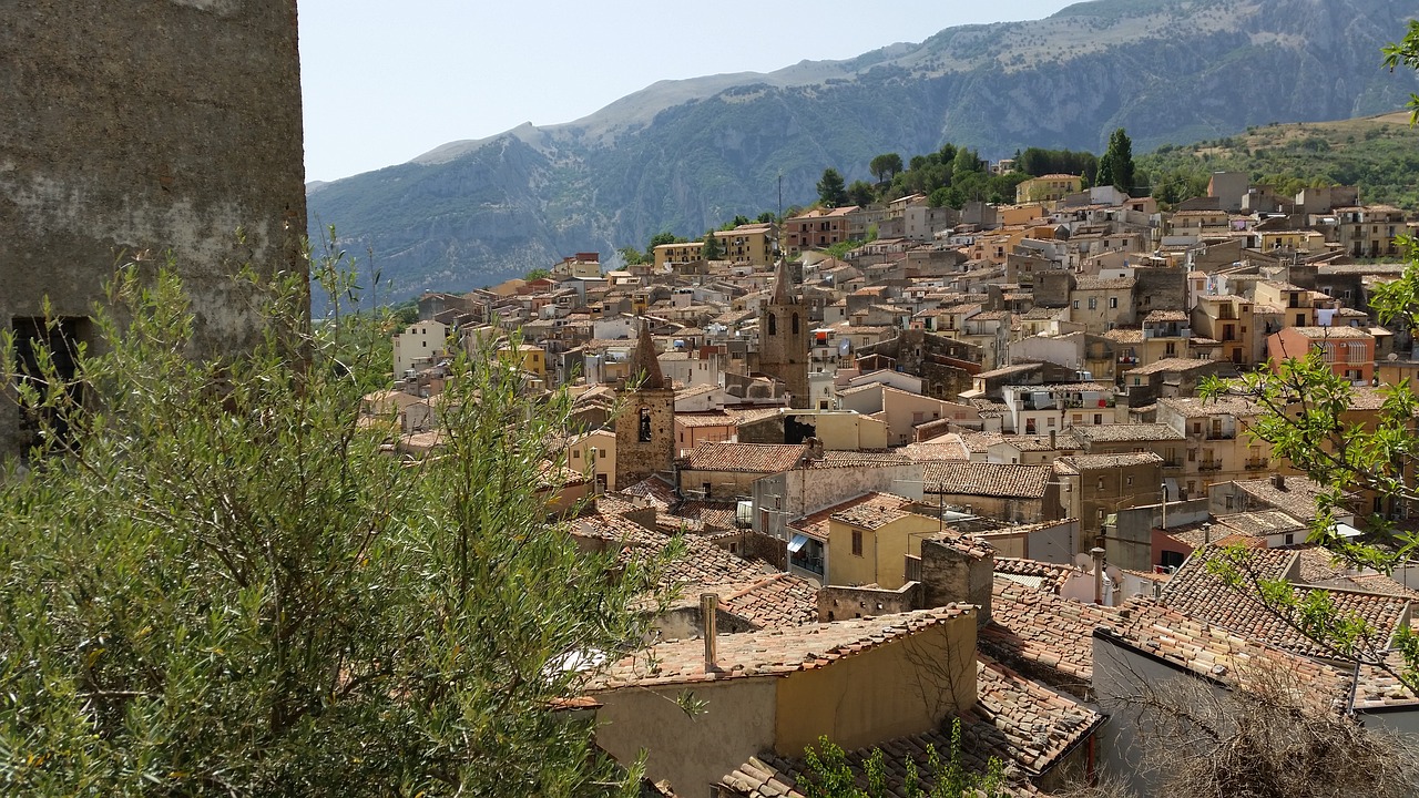 isnello sicilia village free photo