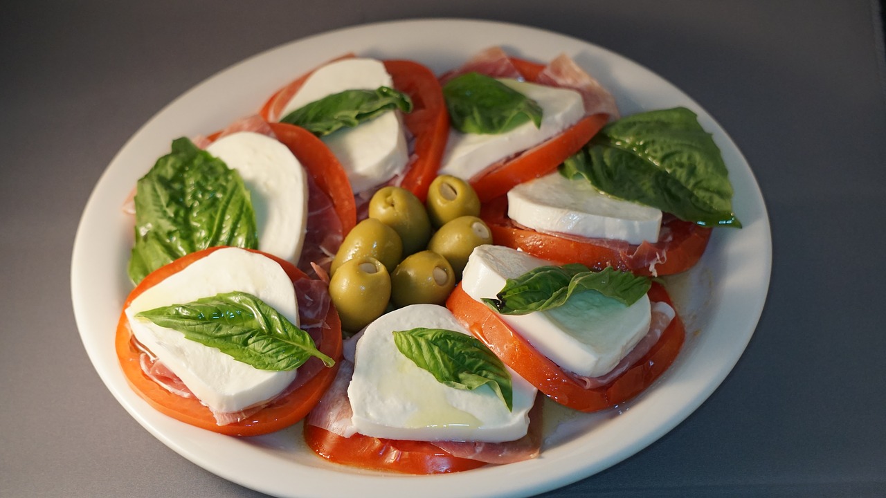 caprese italian salad free photo