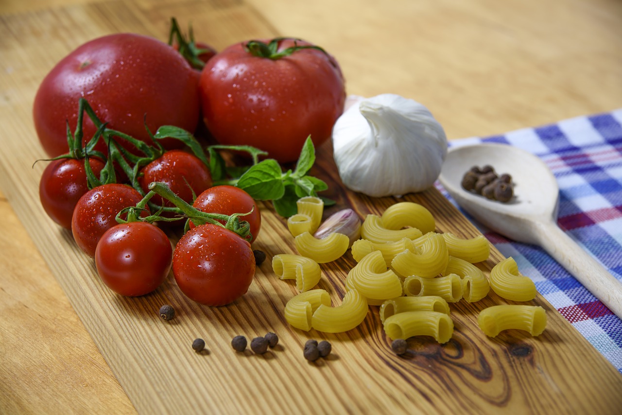 italian cuisine tomato pasta free photo