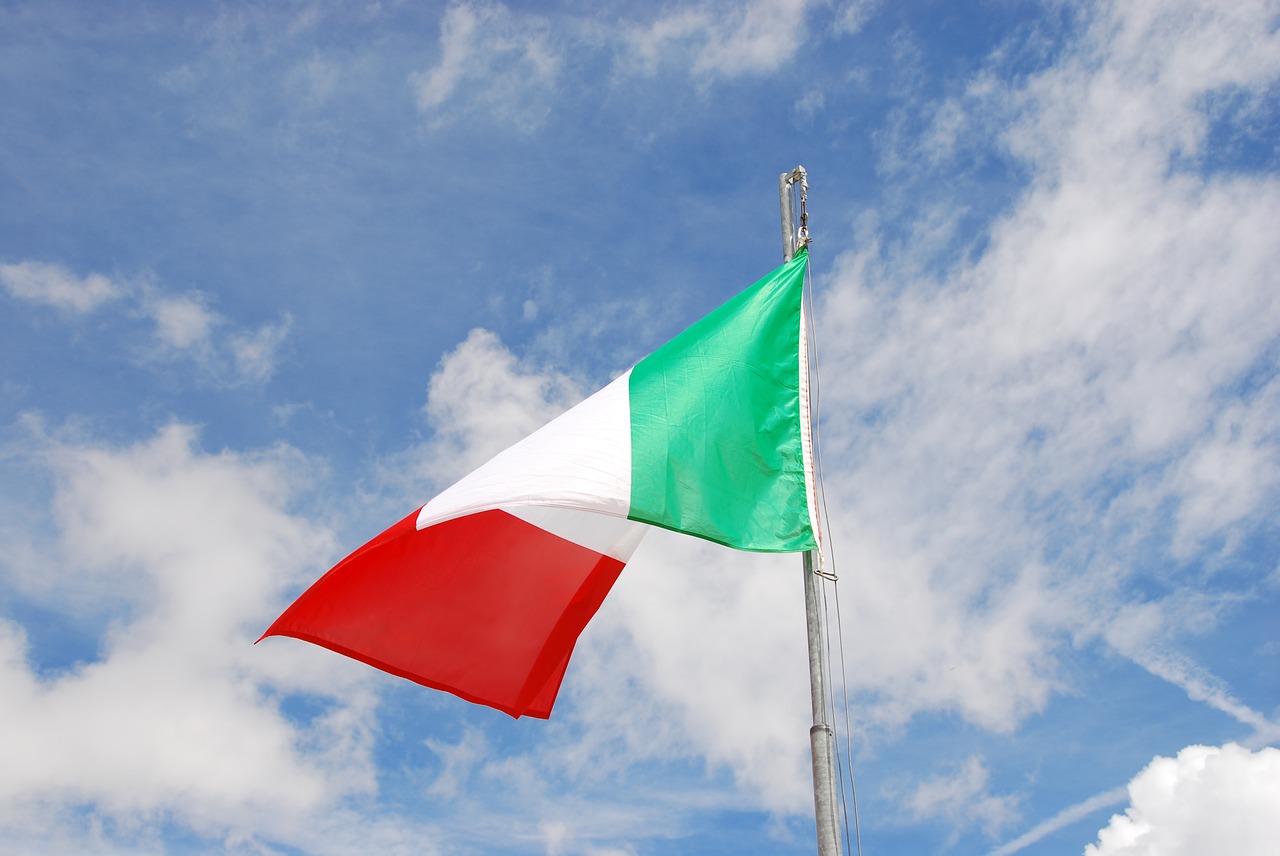 italian flag sky clouds free photo