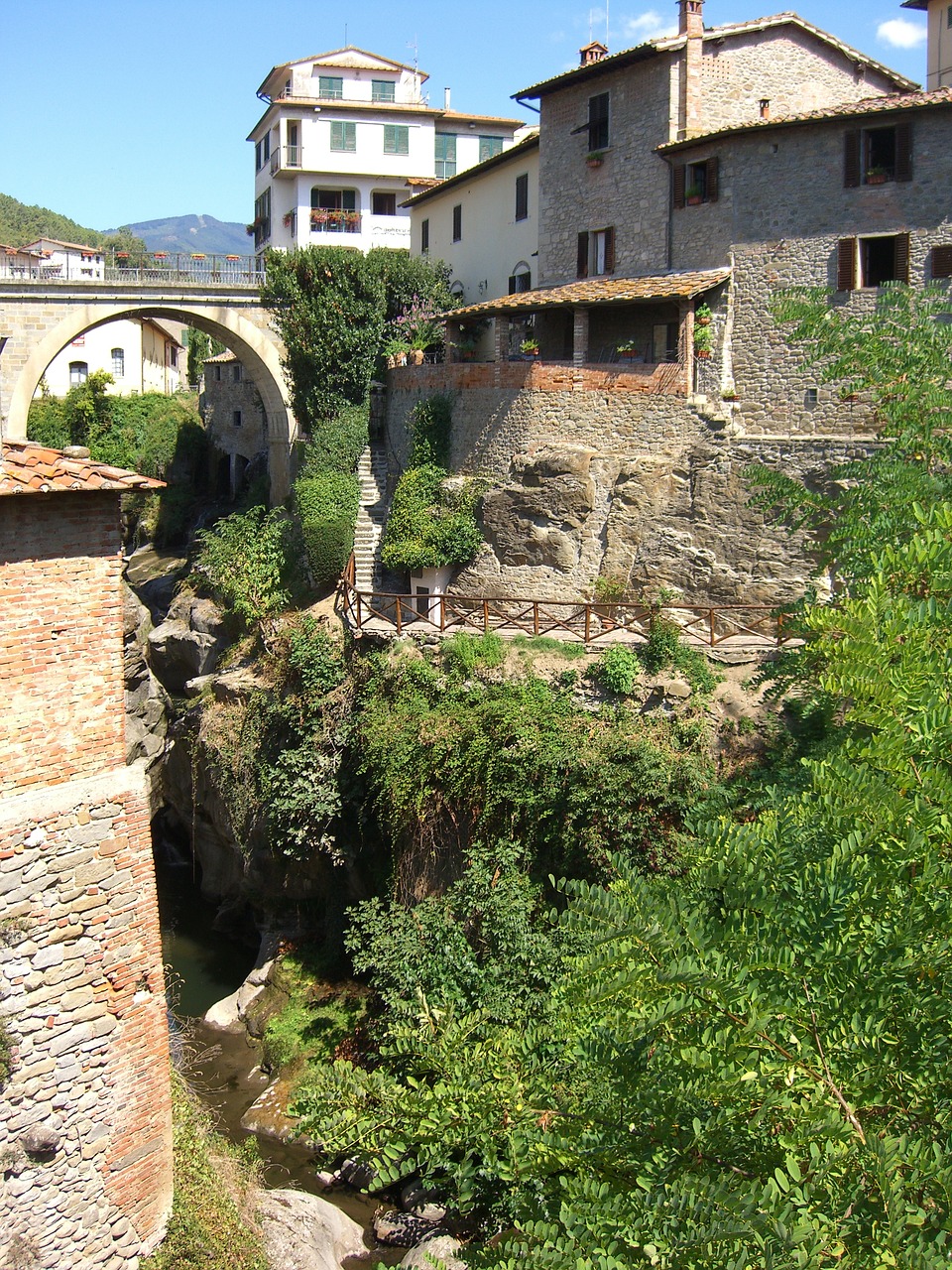 italy homes river free photo