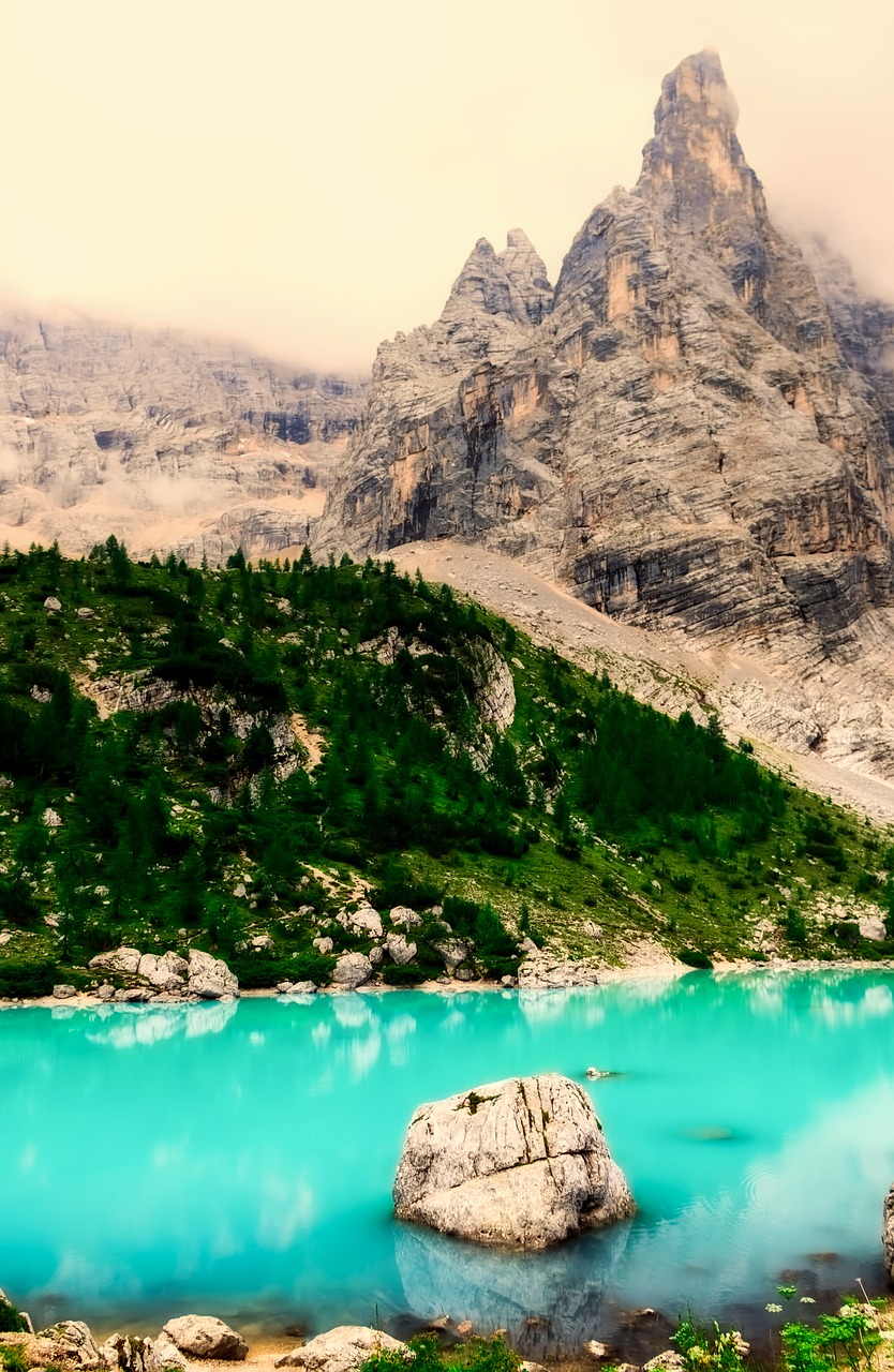 italy lake mountains free photo