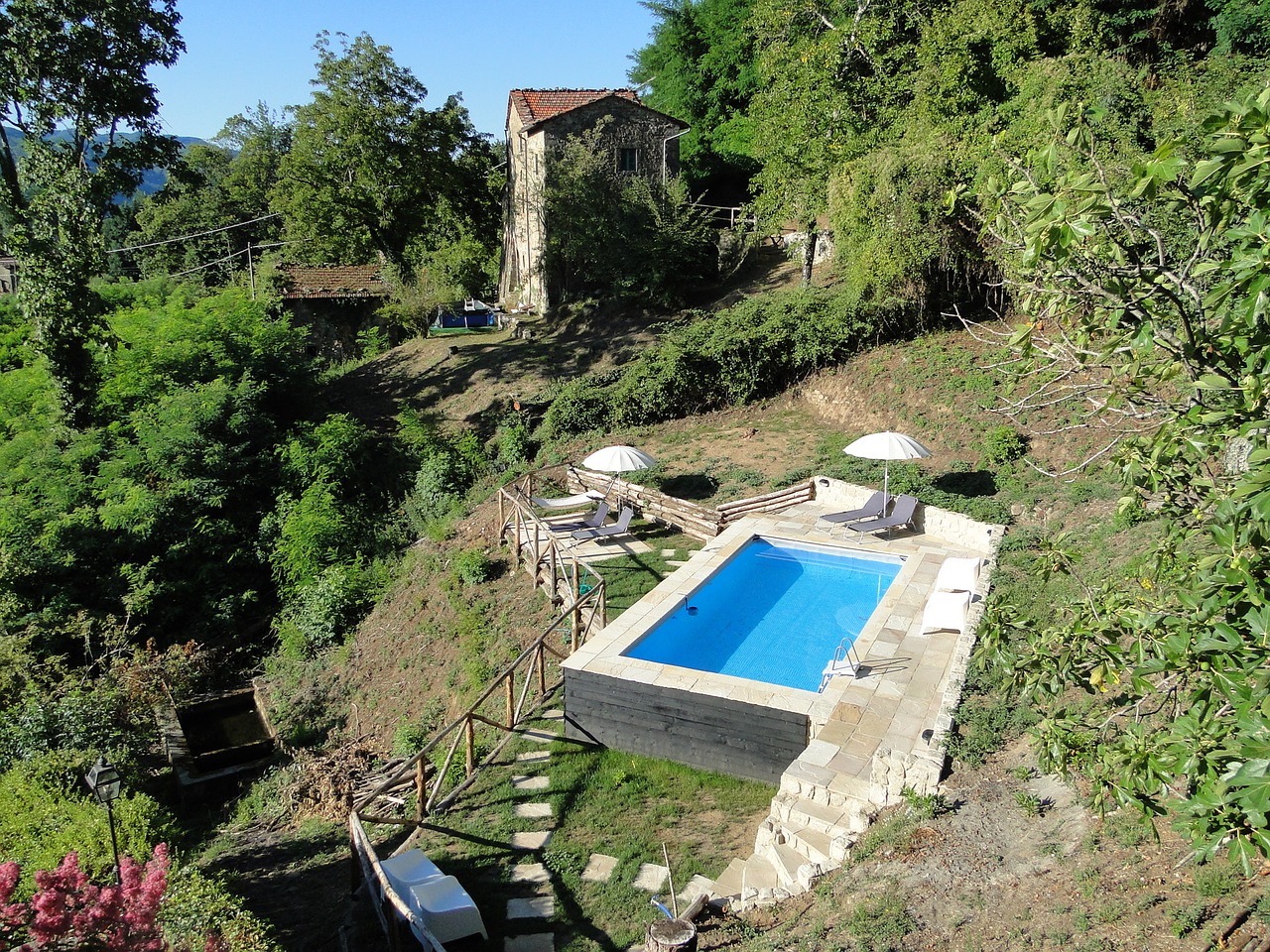 italy swimming pool parasol free photo