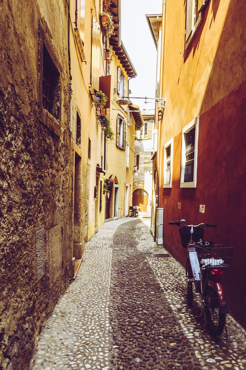 italy alley 70 years free photo