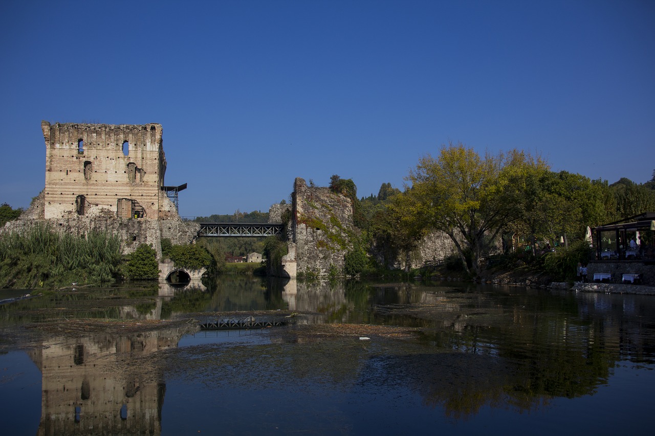 italy borghetto rock free photo