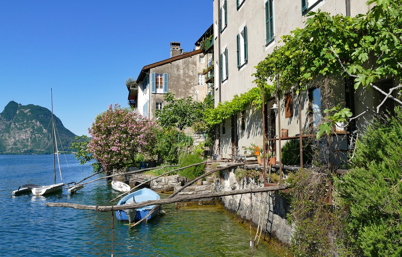 italy  lake como  vacations free photo