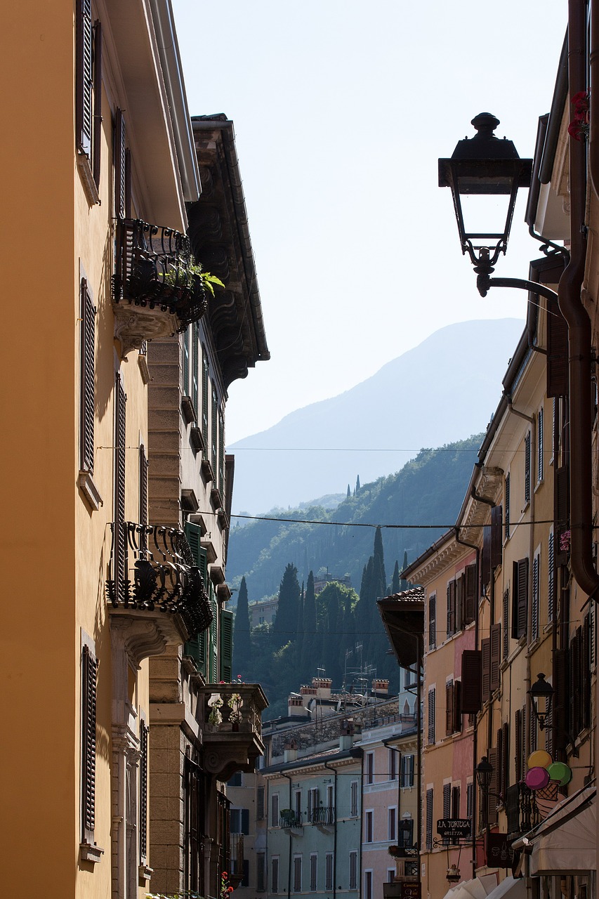 italy old town garda free photo