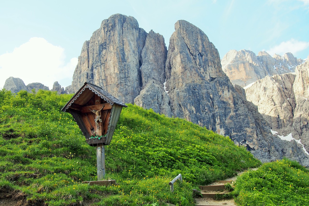 italy  dolomites  mountains free photo