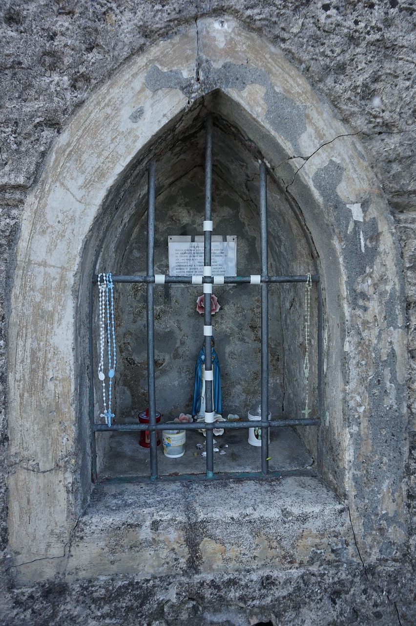 italy  prayer wreath  madonna free photo