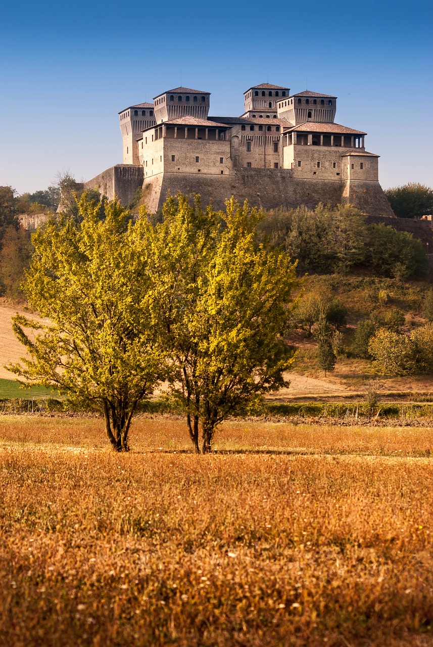 italy  castle  landscape free photo