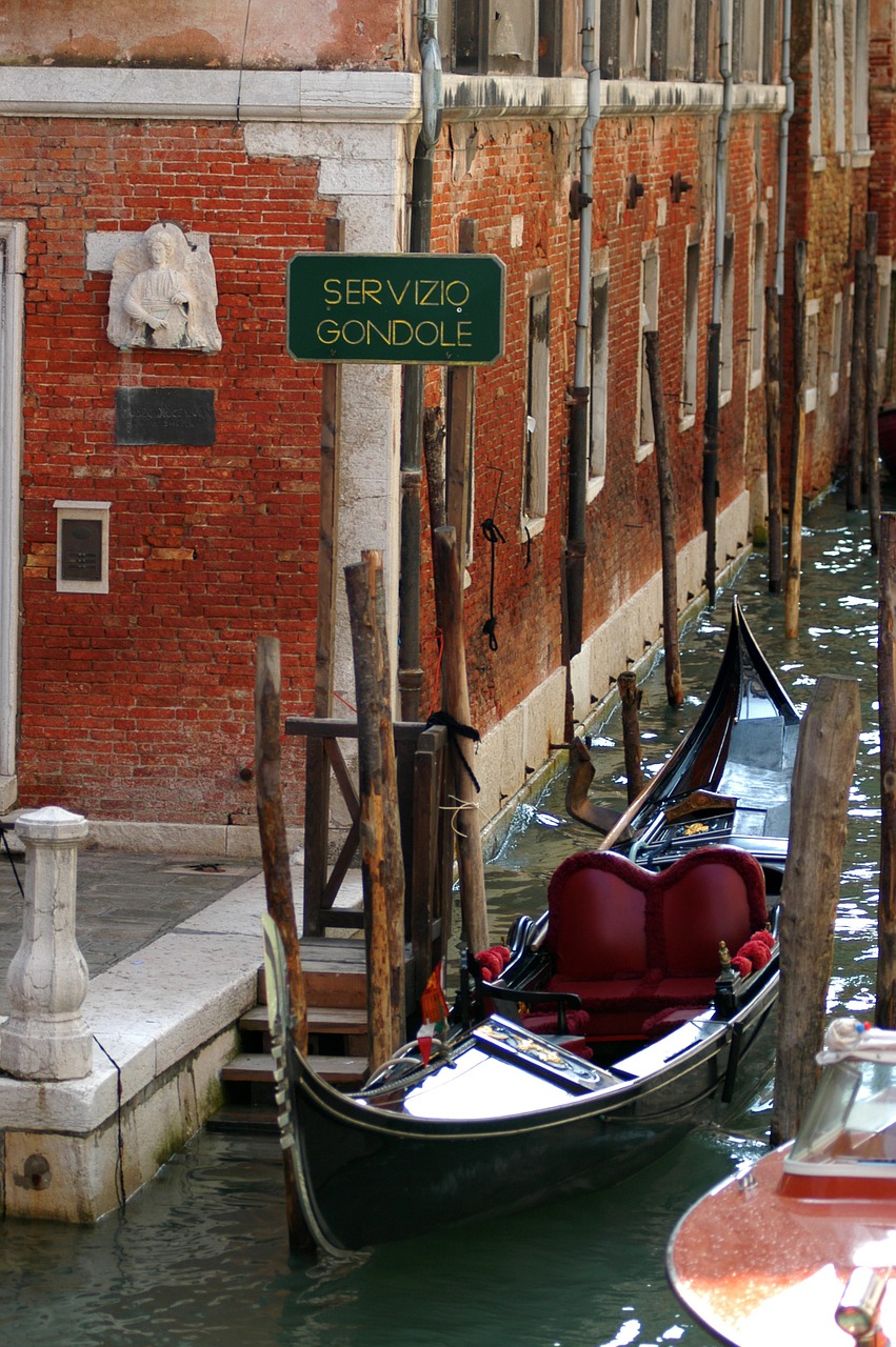 italy gondola venice free photo