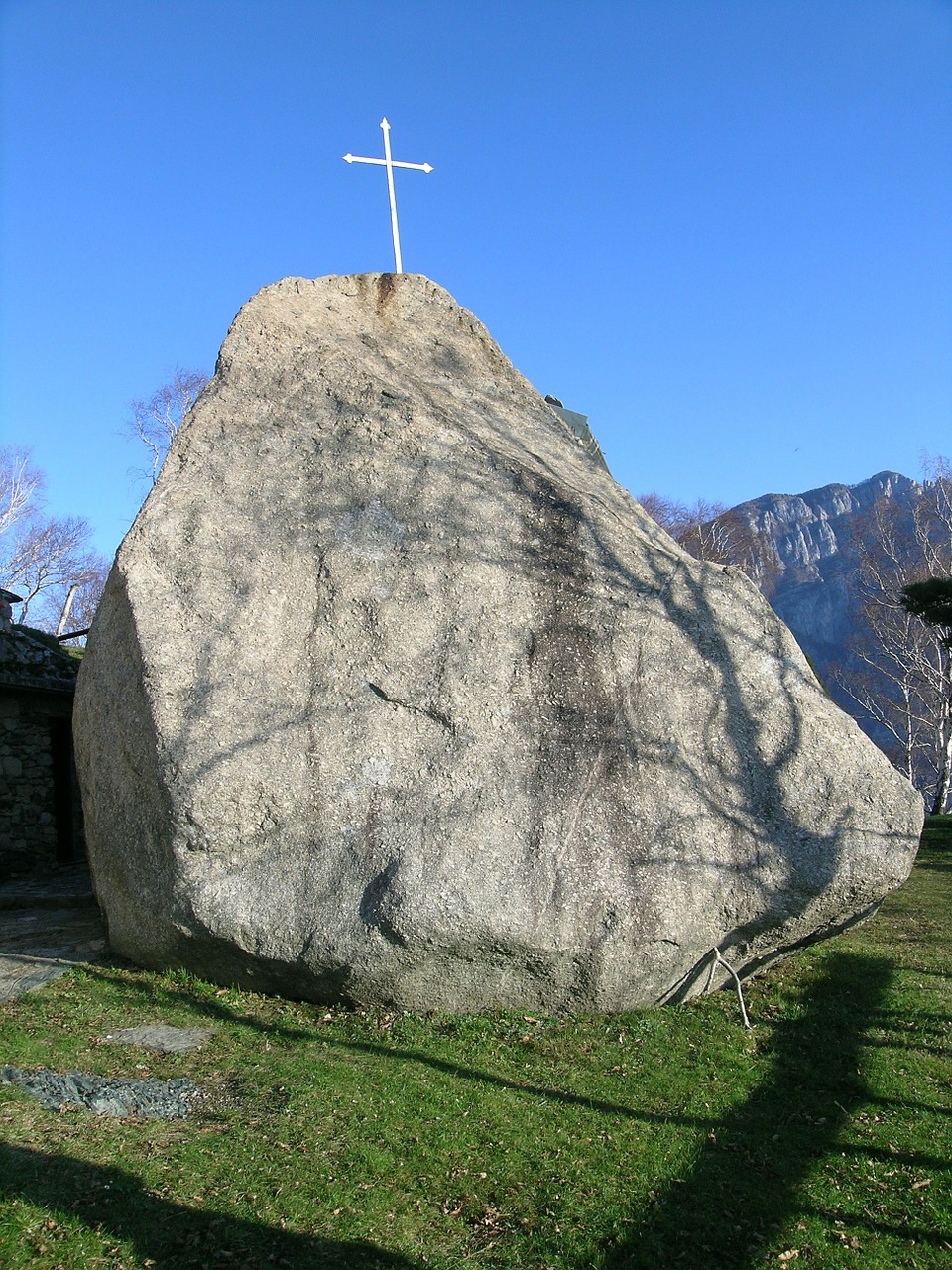 italy valmadrera boulder praguda free photo