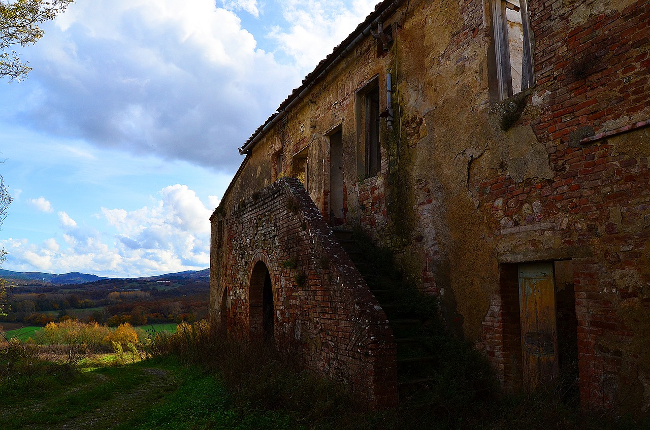 italy farm abandoned buildings free photo